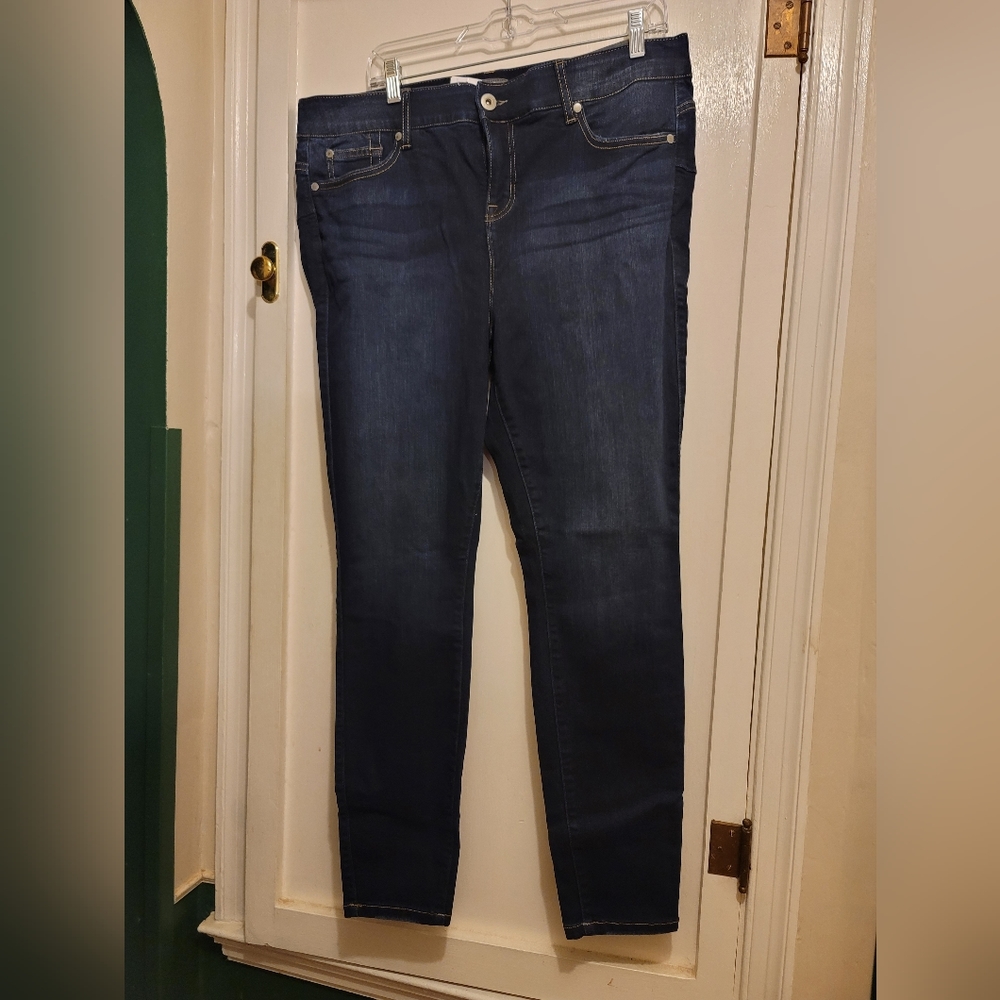 Torrid size 18R bombshell skinny jeans nwt